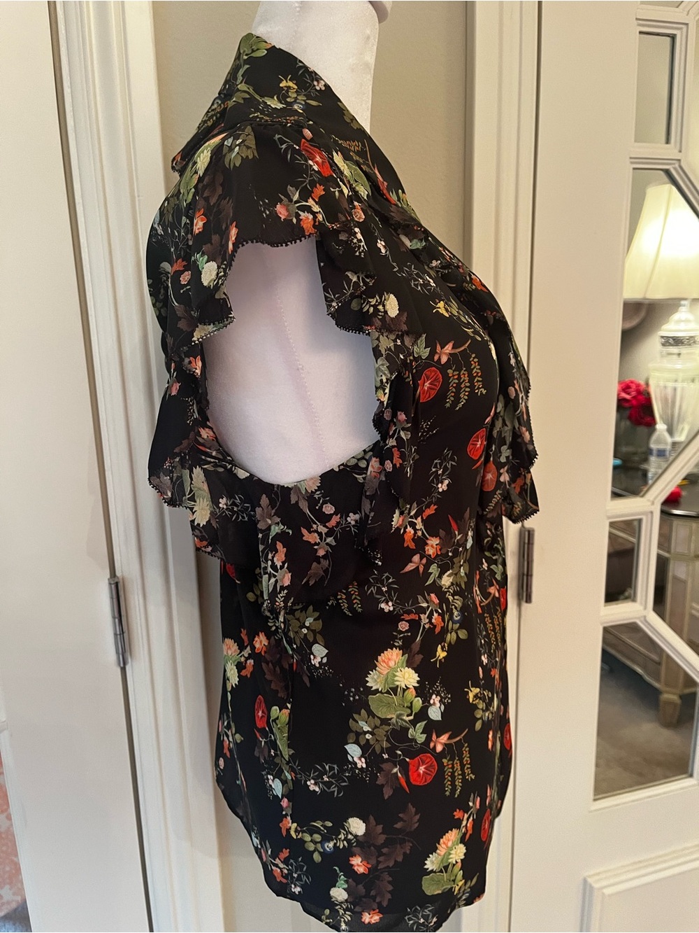 Alice + Olivia Twisting Vines Floral Ruffle Front Flutter Sleeve Sz M MSRP $295 - Picture 5 of 12